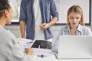 co to jest copywriting? To pisanie tekstów marketingowych, które przynoszą korzyści firmie